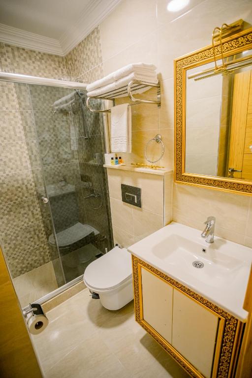 A bathroom at Gülec Konak Hotel