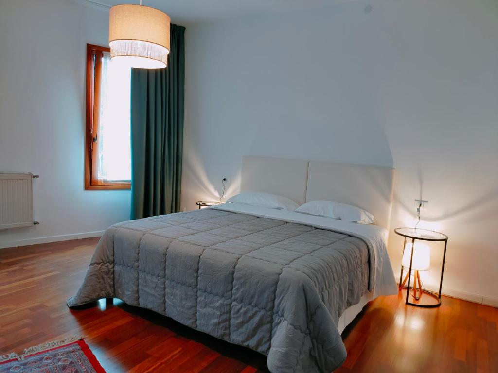 A bed or beds in a room at Ca' Palazzo