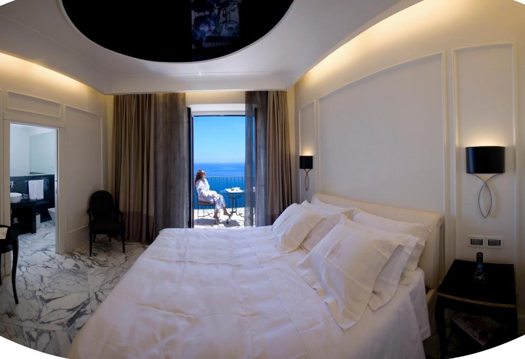 Postel nebo postele na pokoji v ubytování Hotel Metropole Taormina