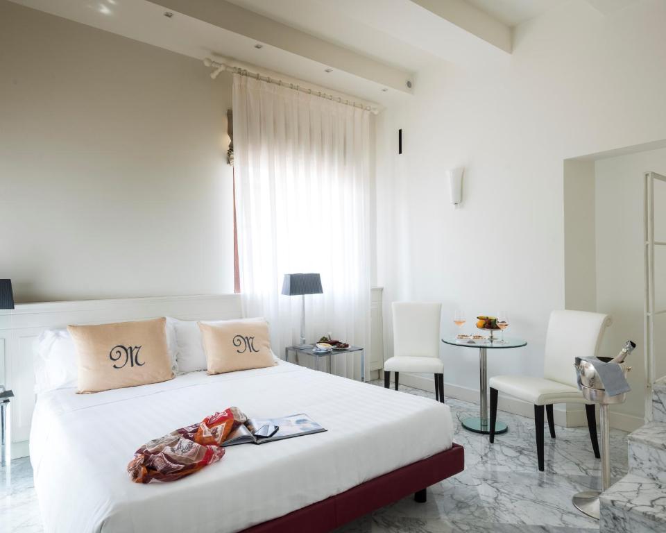 Postel nebo postele na pokoji v ubytování Hotel Metropole Taormina