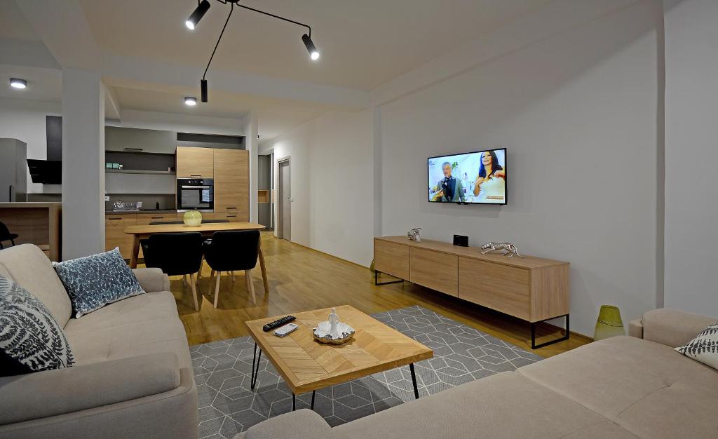 TV a/nebo společenská místnost v ubytování Central Apartments in Skopje City Center