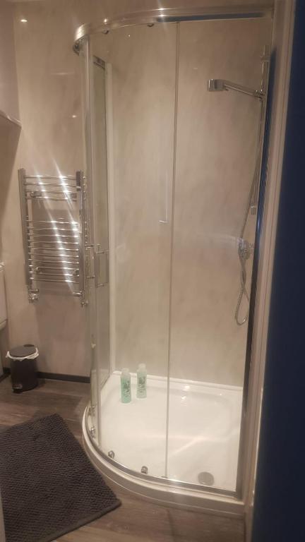 Koupelna v ubytování Highfields Living - All Rooms Ensuite- Free Wifi- Free Local Parking
