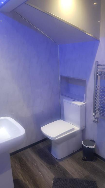 Koupelna v ubytování Highfields Living - All Rooms Ensuite- Free Wifi- Free Local Parking