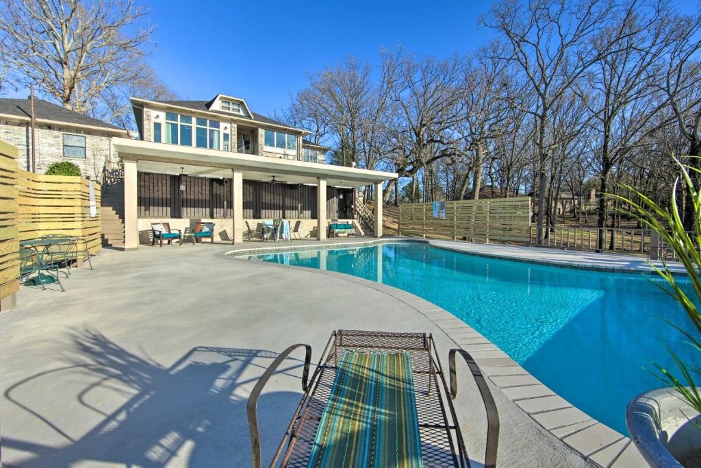 Lakefront Pittsburg Villa with Private Pool!, TX