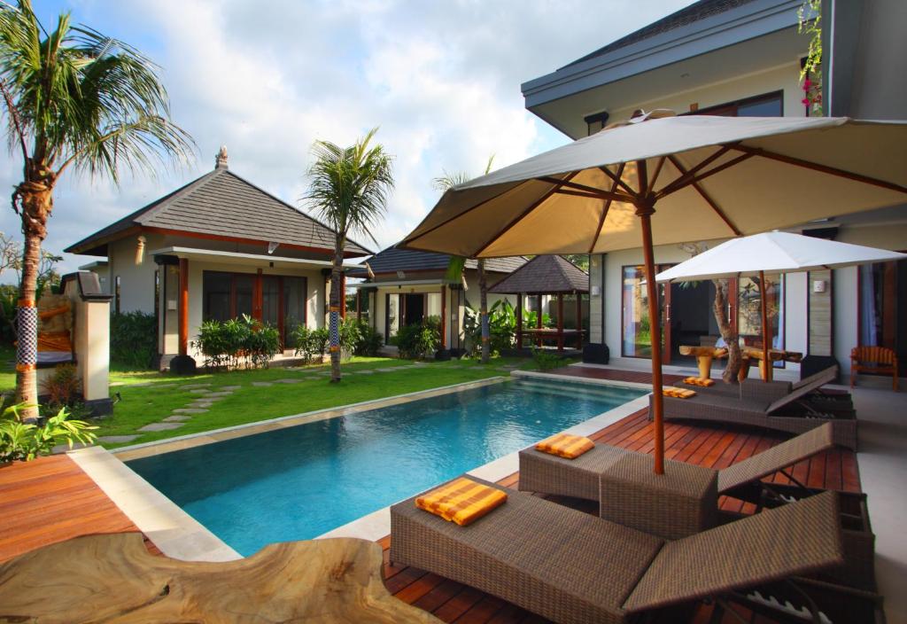 Bazén v ubytování Lebak Bali Residence nebo v jeho okolí