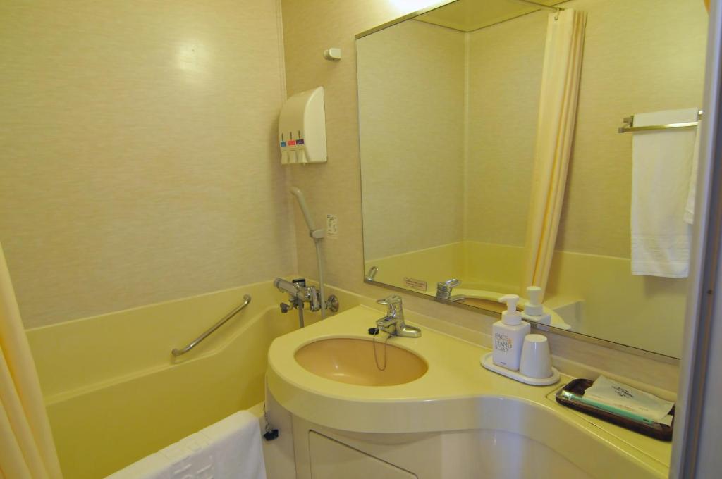 a bathroom with a sink, toilet and bathtub at Hotel Listel Shinjuku in Tokyo