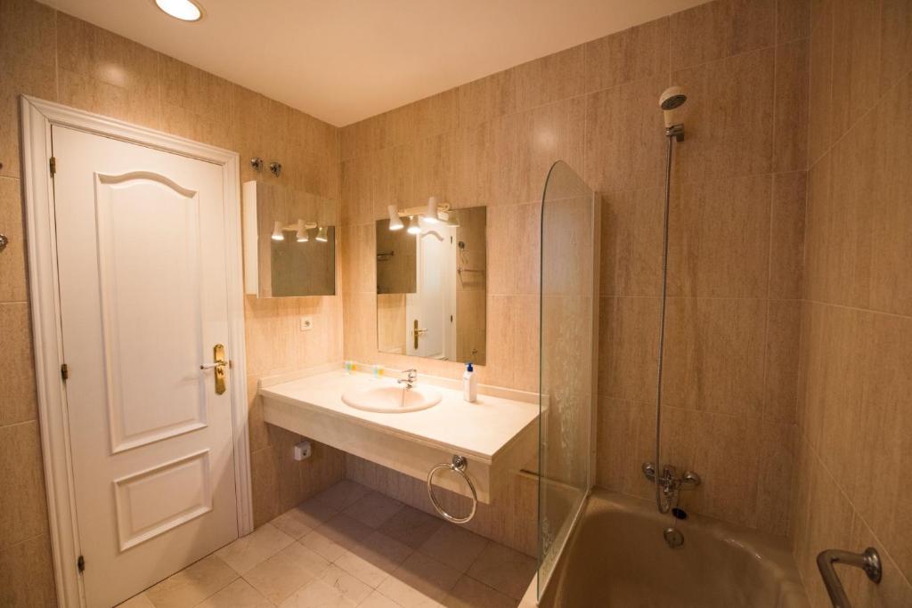 Fotografia z galérie ubytovania Spacious flat with pool in Marbella v Marbelli