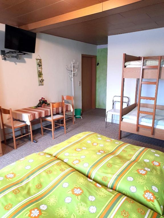 Pension Sonnenhof - Family Room With Garden View