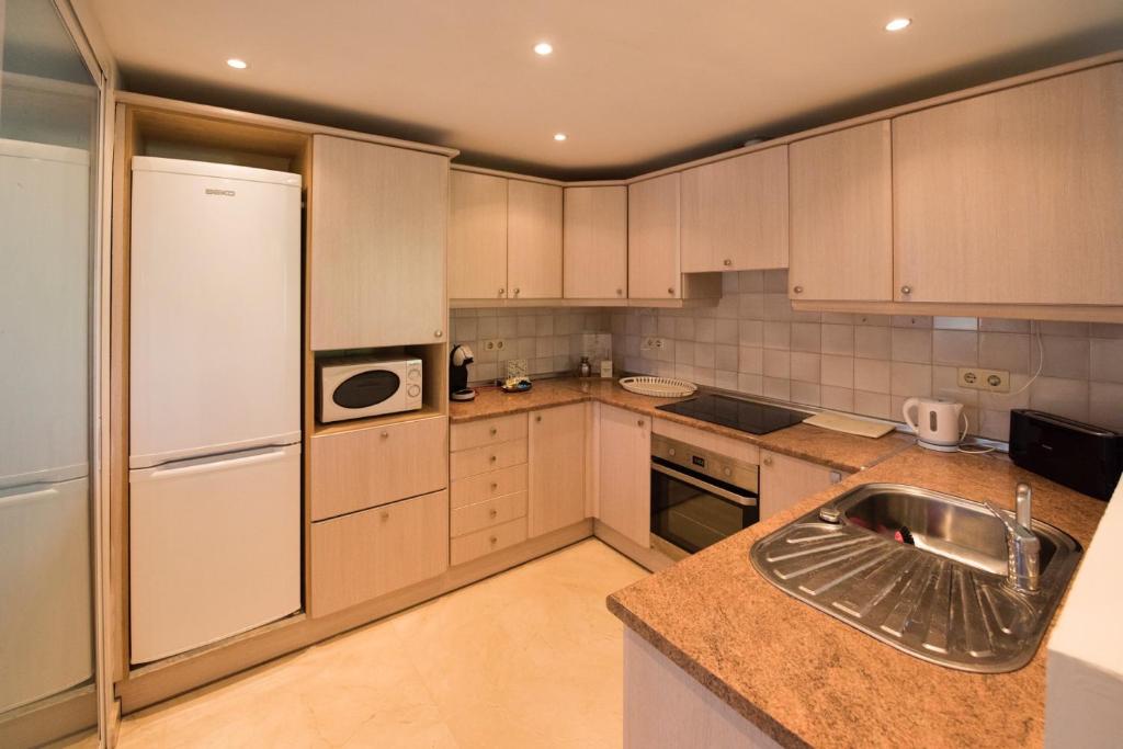Fotografia z galérie ubytovania Spacious flat with pool in Marbella v Marbelli