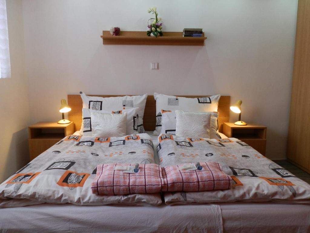 Posteľ alebo postele v izbe v ubytovaní Hotel Gól Prostějov