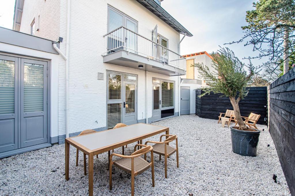 Marley’s Beachhouse - Luxury Apartment with garden - One-Bedroom Apartment