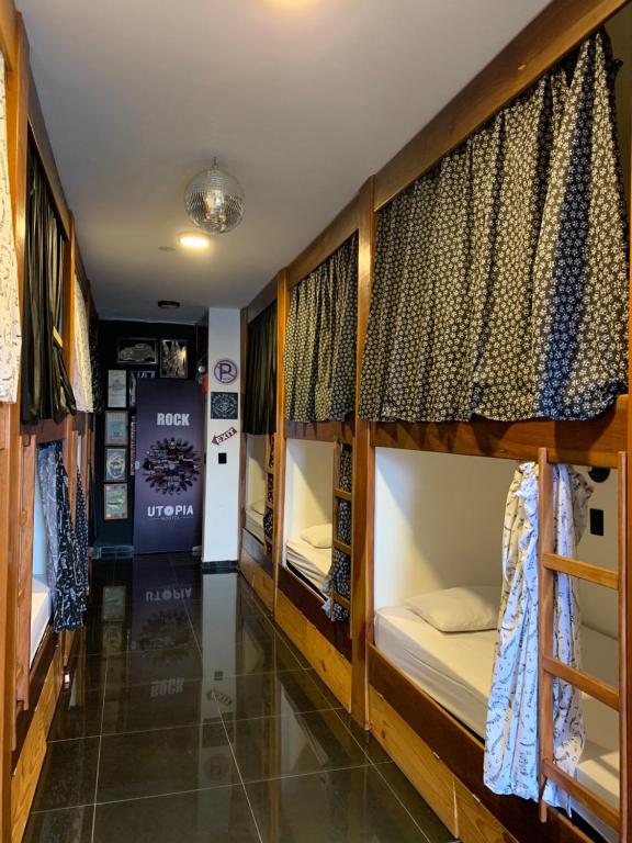 Postel nebo postele na pokoji v ubytování Utopia Hostel
