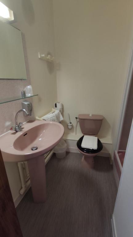 Koupelna v ubytování Hotel Angleterre