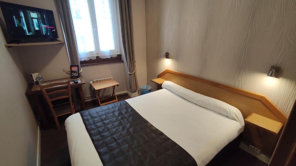 Postel nebo postele na pokoji v ubytování Hotel Angleterre