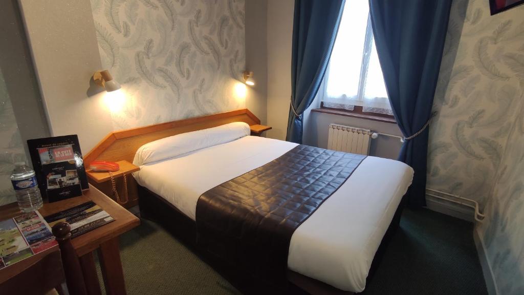 Postel nebo postele na pokoji v ubytování Hotel Angleterre