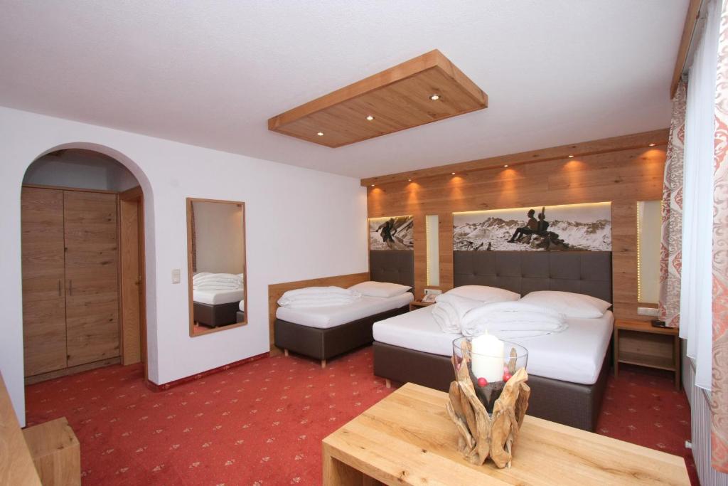 Ένα ή περισσότερα κρεβάτια σε δωμάτιο στο Hotel Garni Corinna