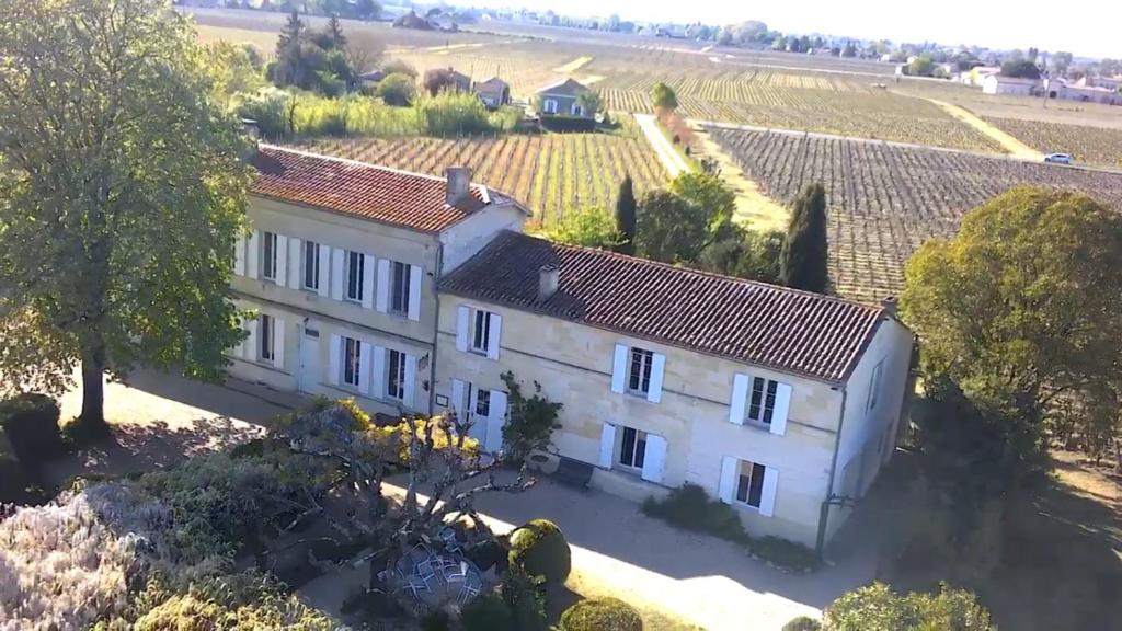 an aerial view of a house in a vineyard at La Gomerie Chambres d'Hotes in Saint-Émilion