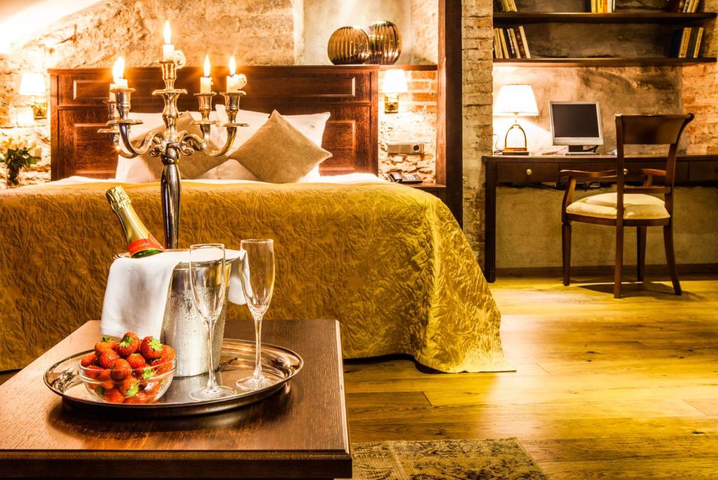 Voodi või voodid majutusasutuse The von Stackelberg Hotel Tallinn toas