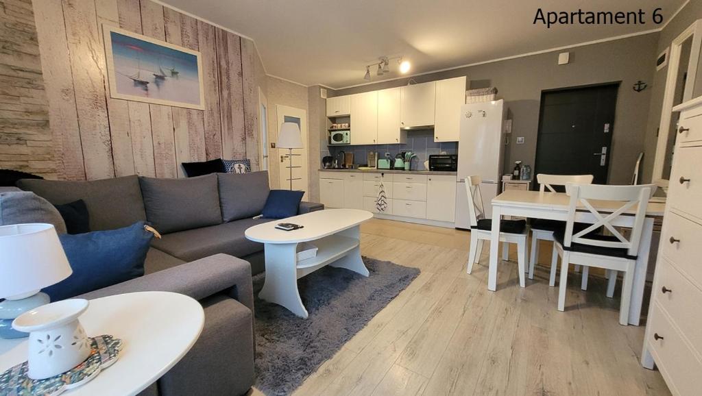 Kuchyň nebo kuchyňský kout v ubytování Apartament Rafał w Krynicy Morskiej
