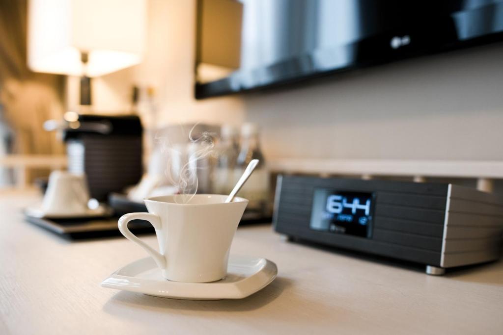 Příslušenství pro přípravu čaje a kávy v ubytování Hotel NuVe Heritage