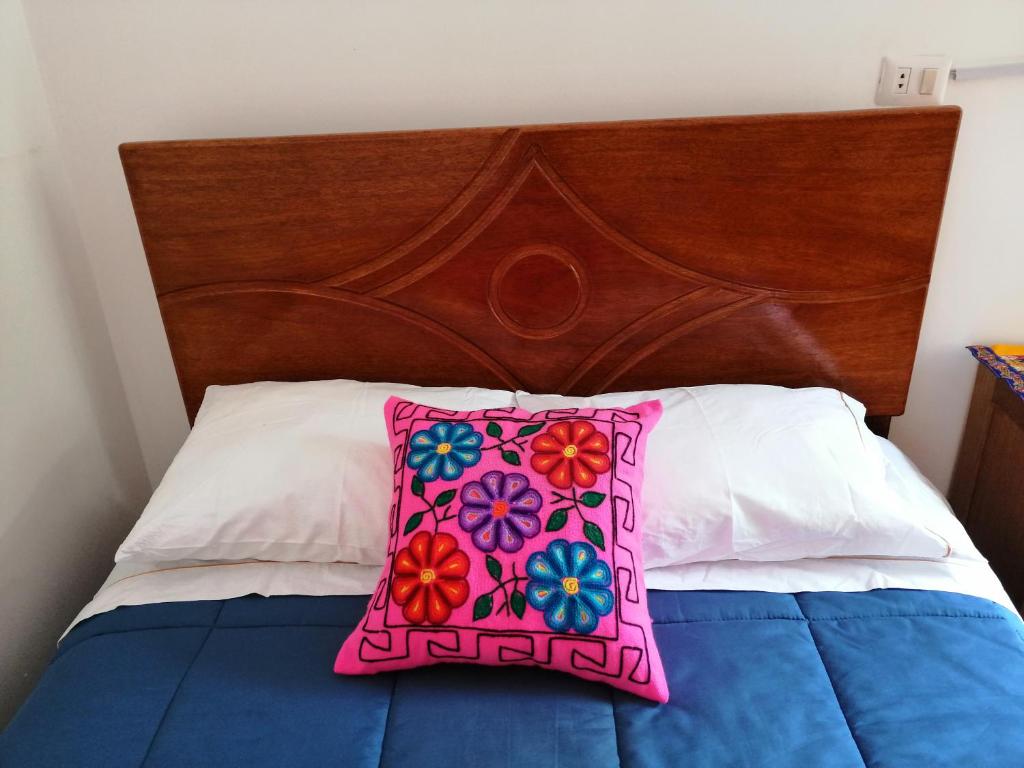 Postel nebo postele na pokoji v ubytování Kenti's Home Ollantaytambo