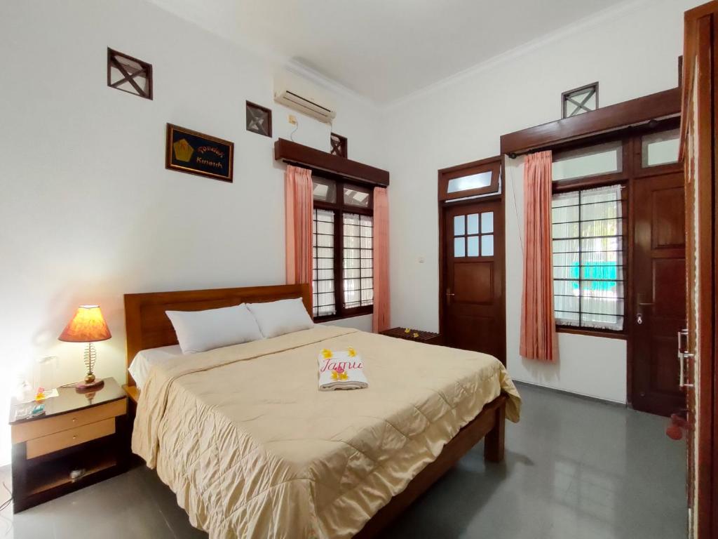 Postel nebo postele na pokoji v ubytování Ayodya Inn , Yogyakarta Lodging , Digital Nomads , Entrepreneurs Centre , CoWorking Space , CoLiving , Kost Lengkap , Exclusive Boarding House and Student Accommodation in Jogjakarta City Center !