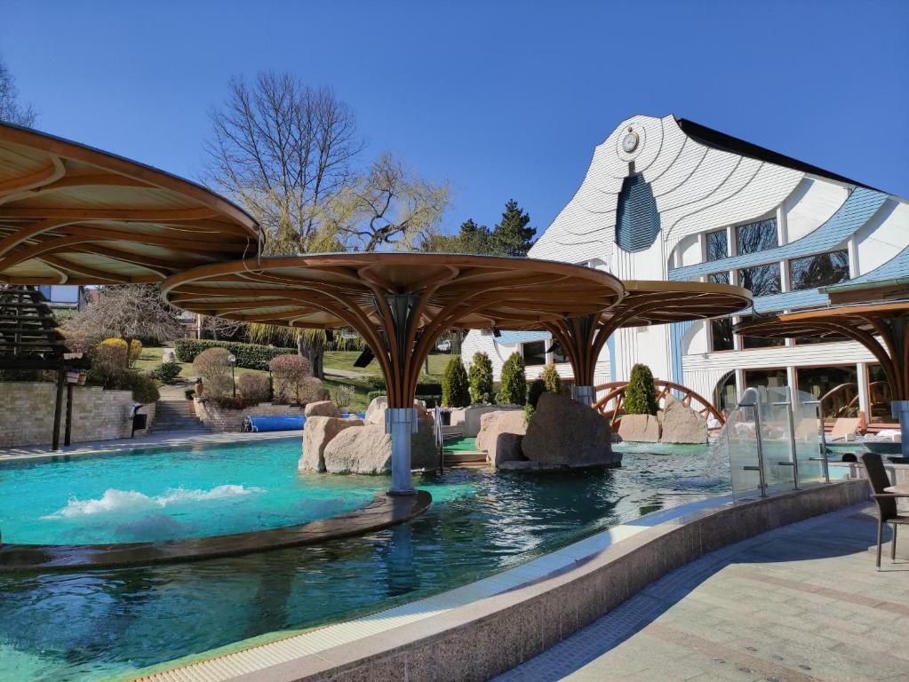 Bazén v ubytovaní Spa Residence Carbona Siesta Apartman alebo v jeho blízkosti