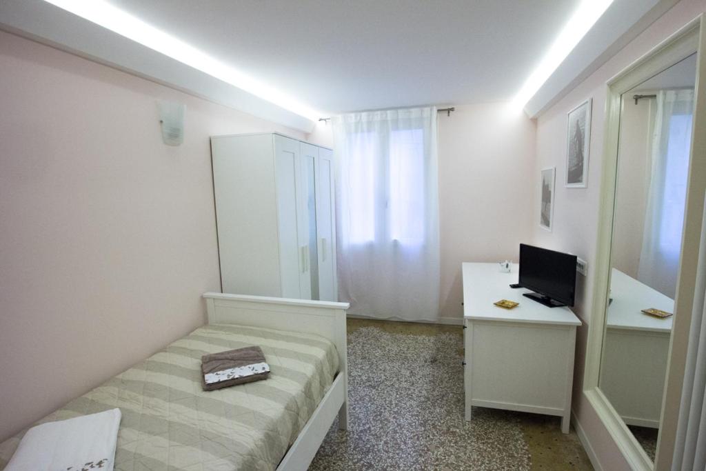 Venice Rialto Bridge Apartment - 8