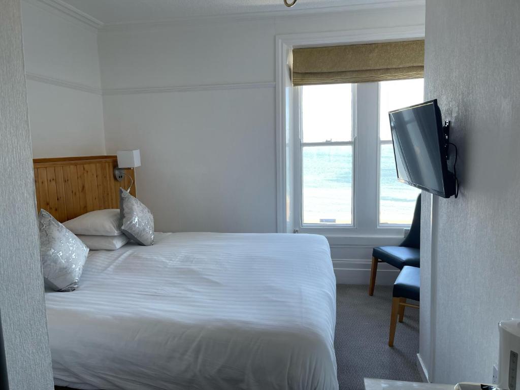 
Double or Twin Room with Sea View
