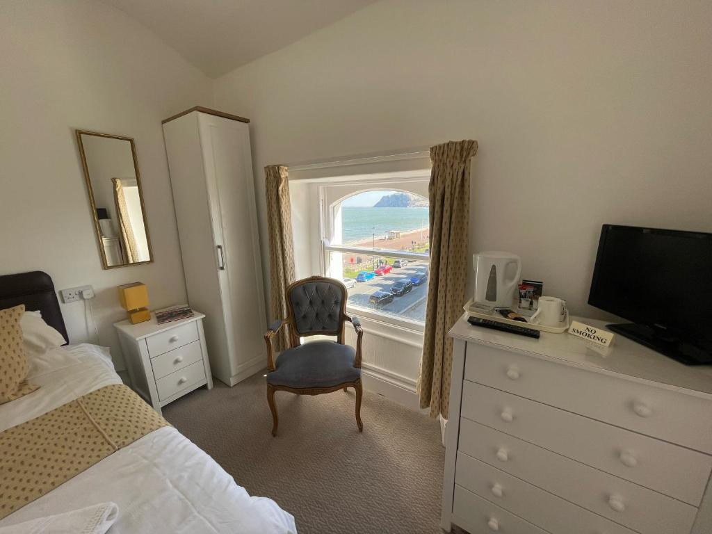 
Single Room - En Suite
