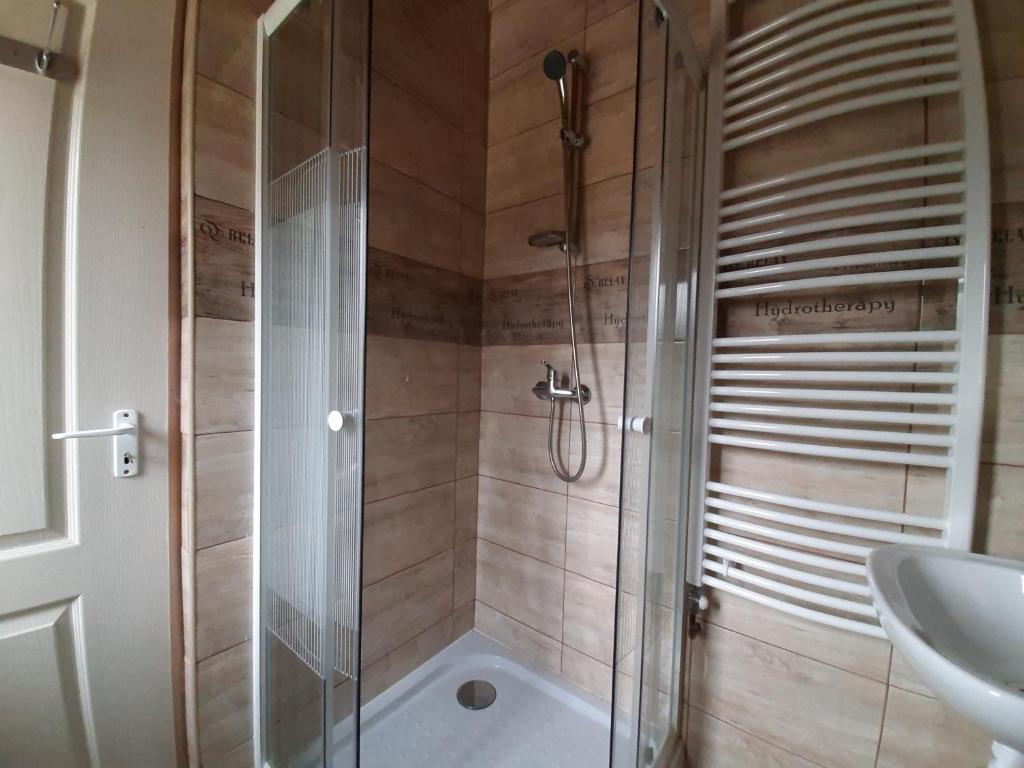 Łazienka w obiekcie Egniss Apartman