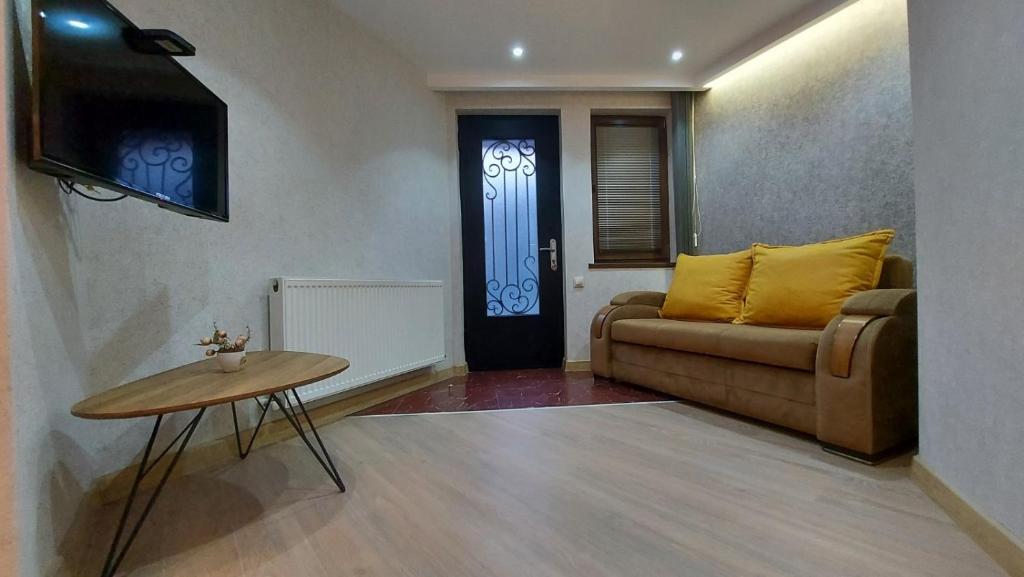 TV a/nebo společenská místnost v ubytování Hotel Visitor