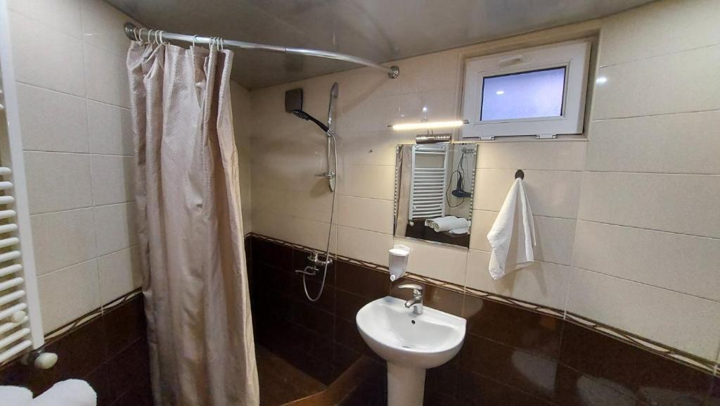 Koupelna v ubytování Hotel Visitor