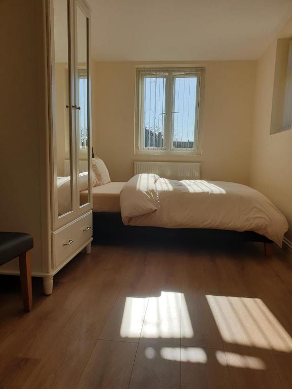 Northamptonshire Entire Guest Suite - Housity
