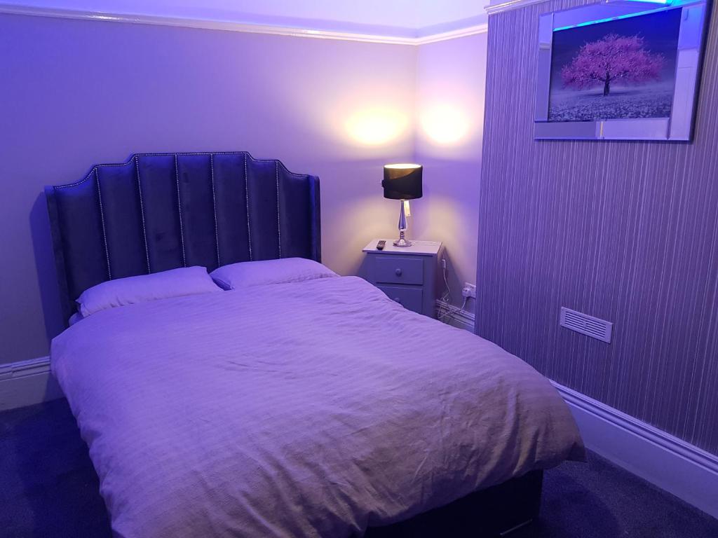 Postel nebo postele na pokoji v ubytování Highfields Living - All Rooms Ensuite- Free Wifi- Free Local Parking