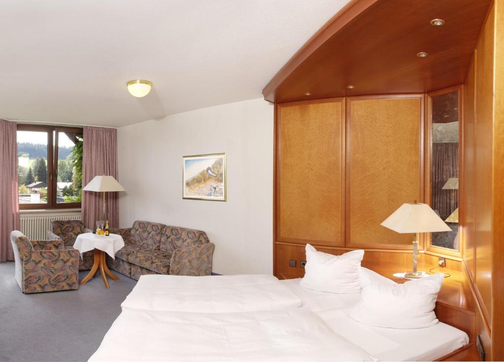 Postel nebo postele na pokoji v ubytování Hotel Hohe Linde