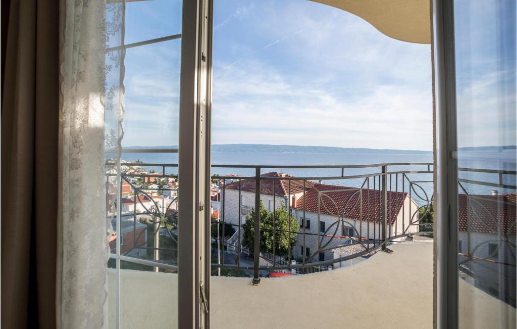 een uitzicht vanuit een raam van een gebouw bij Amazing Apartment In Podstrana With Wifi in Podstrana