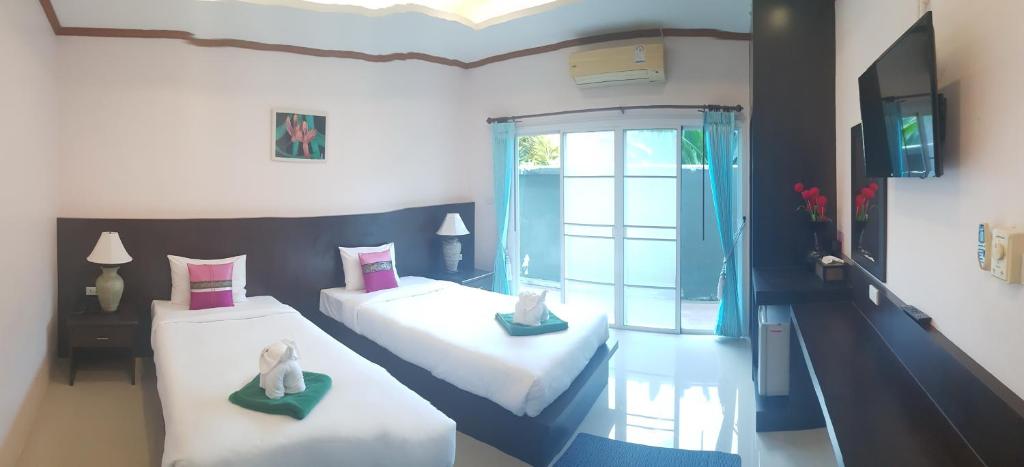 Postel nebo postele na pokoji v ubytování Khaolak Yama Resort - SHA Plus