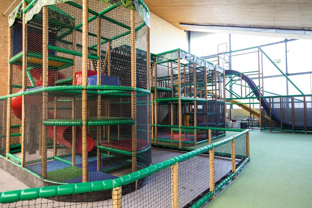 Poschodová posteľ alebo postele v izbe v ubytovaní Momentum Hotel