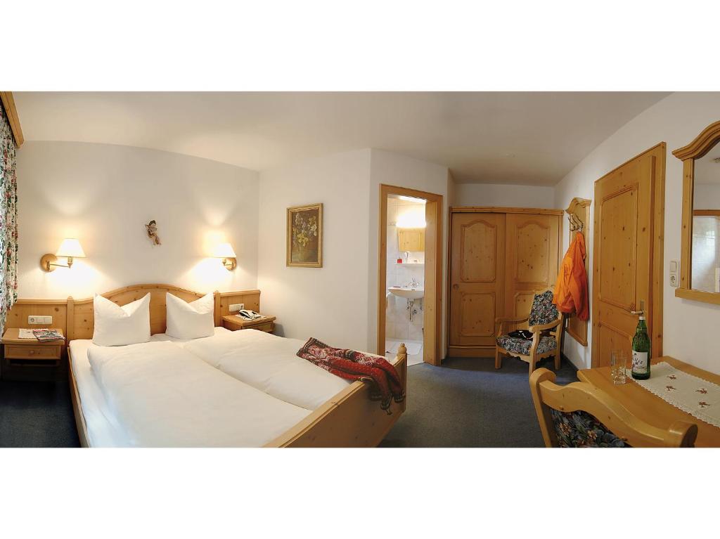 Letto o letti in una camera di Pension Bergland