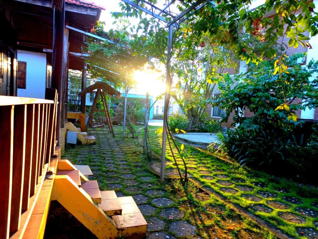Zahrada ubytování Hung Vuong Resort