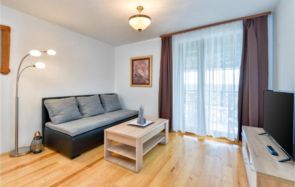 a living room with a couch and a table at 3 Bedroom Nice Home In Rukljevina in Gornja Poljana