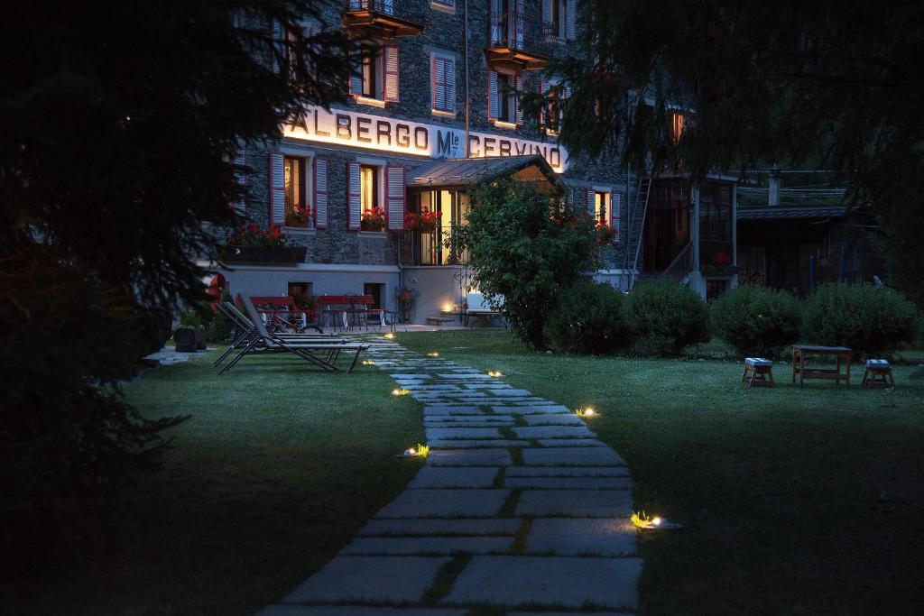 Ogród w obiekcie Albergo Monte Cervino