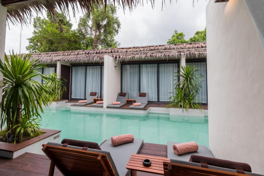 Bazén v ubytování The Flow Samui Beach Resort nebo v jeho okolí