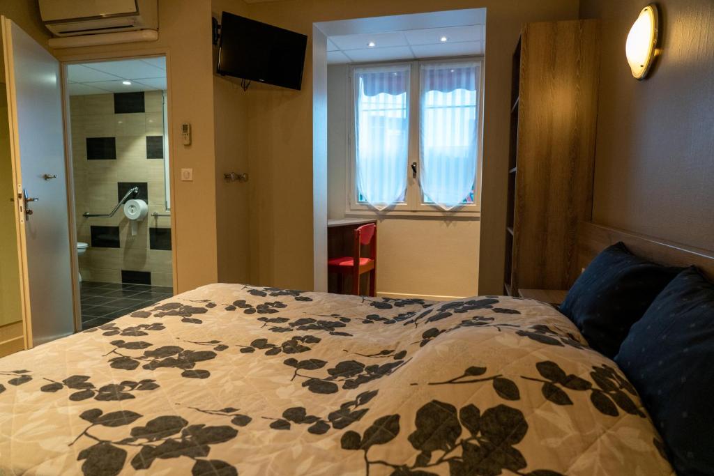 Postel nebo postele na pokoji v ubytování Au Primerose Hôtel