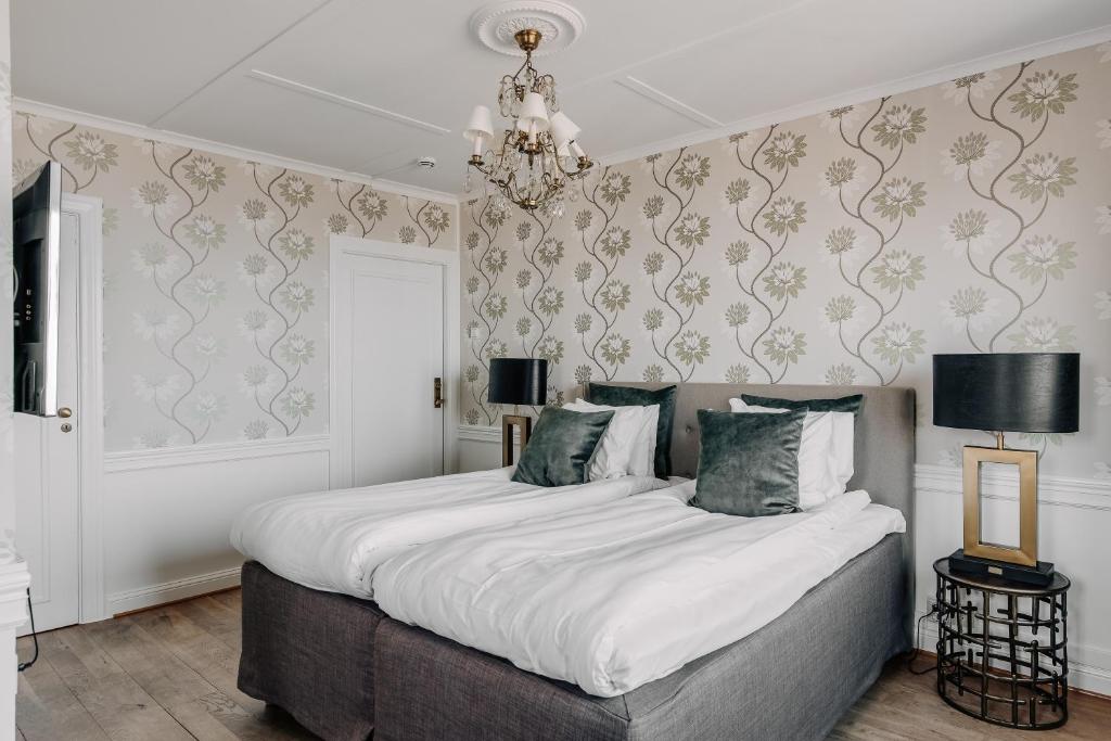 Postel nebo postele na pokoji v ubytování Hotel Gyllene Uttern