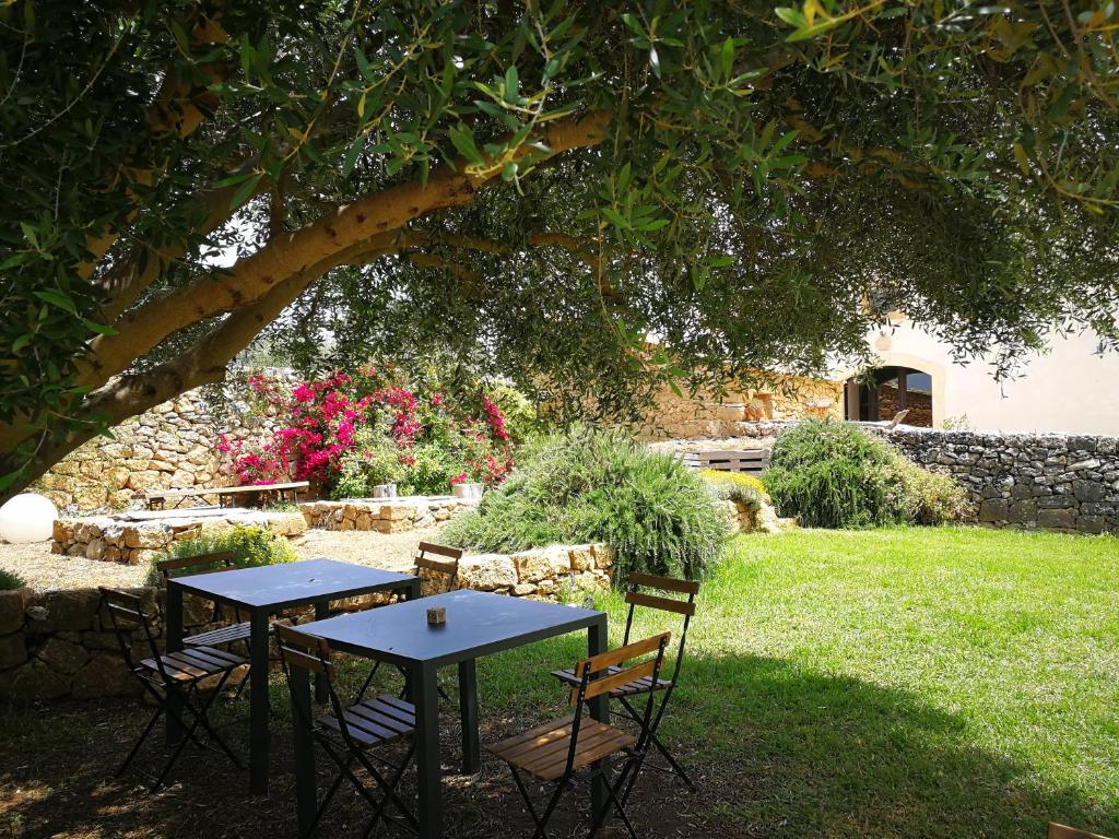 Сад в Casette Marianeddi -Agriturismo Marianeddi
