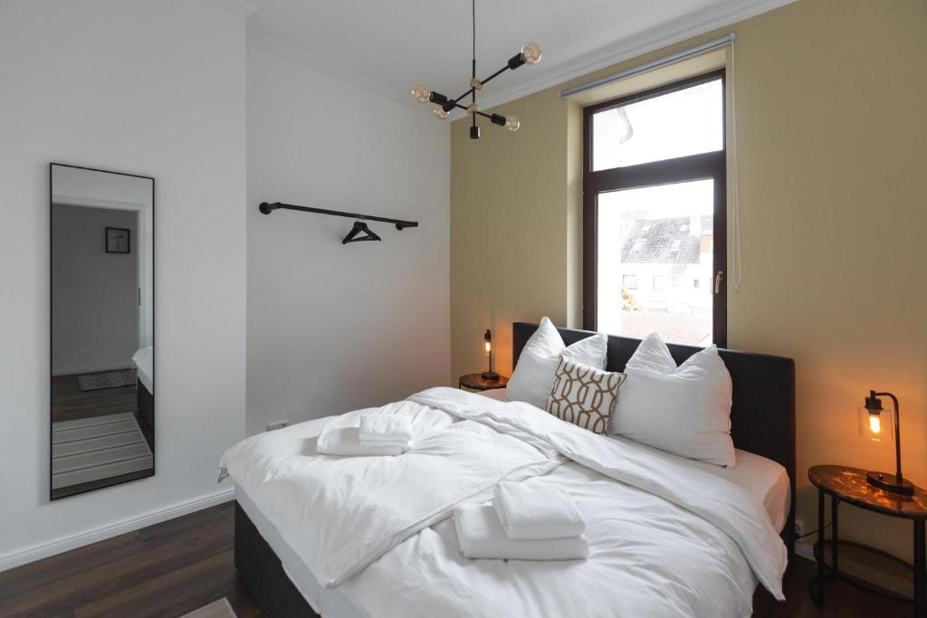Postel nebo postele na pokoji v ubytování Bheaven I Jugendstil Premium Apartment