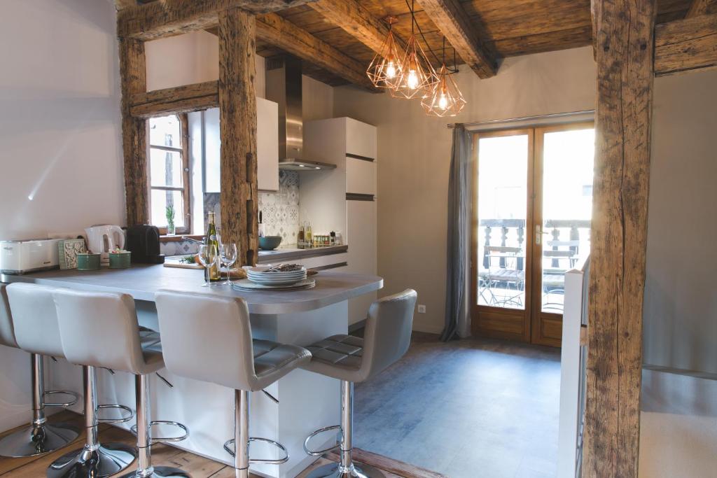 a kitchen with a table and chairs in a room at HISSLA ALSACE CHIC&amp; COSY BARR Wine Route in Barr