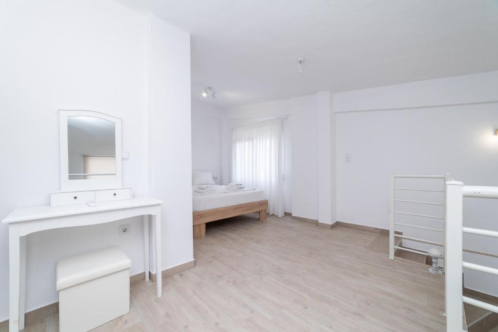 Postel nebo postele na pokoji v ubytování Nefeli & Nefeli Luxury Residential Complexes